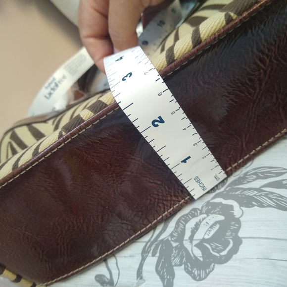 🌿 3/$15🌿EUC⚡Liz Claiborne small shoulder bag - Picture 12 of 14